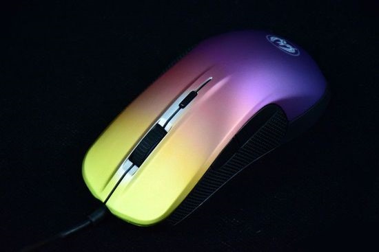 图片: 图2-赛睿RIVAL300渐变之色鼠标.jpg